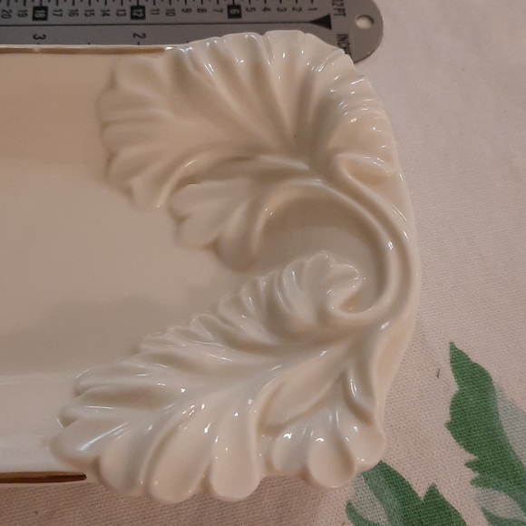Beautiful Vintage dinnerware piece use for butter dish or Soap dish gold trim - Picture 3 of 8